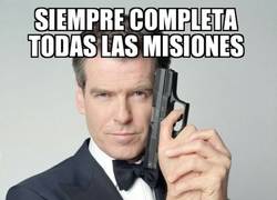 Enlace a James Bond sí que disfruta de su trabajo