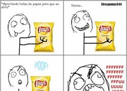Enlace a El riesgo de intentar abrir una bolsa de patatas apretando la bolsa