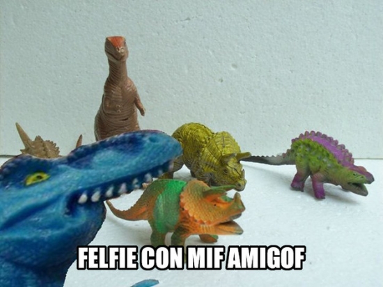 amigof,dinosaurio,felfie,finofaurio,muñecos,selfie