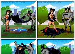 Enlace a Batman te demuestra que siendo un caballero tienes más posibilidades de encontrar mujer