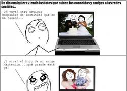 Enlace a Malditas redes sociales. Cuando la vida de amigos y conocidos progresa y la tuya sigue como siempre