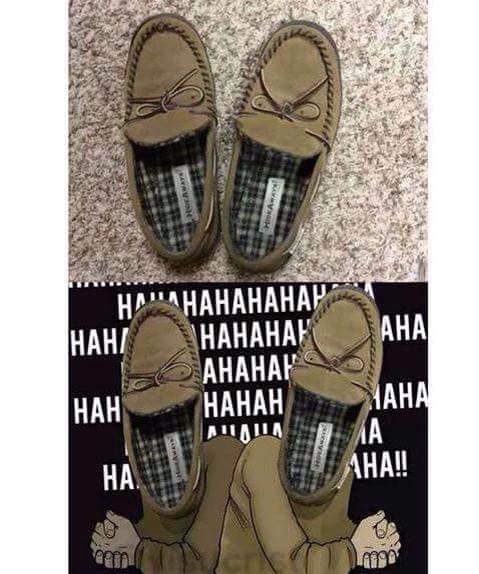 Meme_otros - Cuando tus zapatos hacen un plan macabro contra ti
