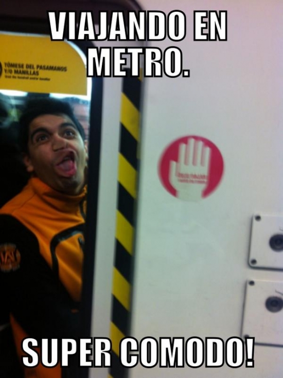 Meme_otros - En el metro siempre se va cómodo