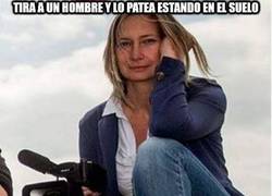 Enlace a ¿Recordáis a la reportera que zancadilleo a un padre refugiado con su hijo? Tiene nuevas noticias