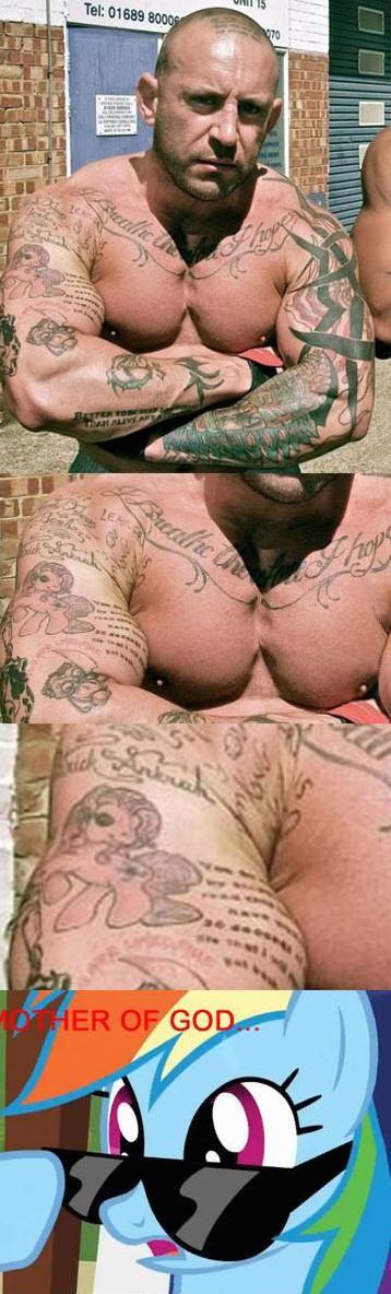 hombre,musculoso,tatuaje