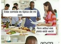 Enlace a Sirviendo la comida