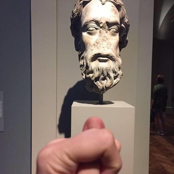 dedo,estatua,nariz
