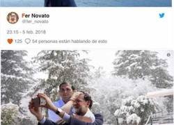 Enlace a Mariano Rajoy se hace un selfie con la nieve e internet se llena de montajes