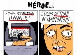 Enlace a Héroe en un atentado terrorista