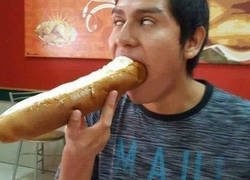 Enlace a Se fue a comer un perrito caliente al restaurante y se convirtió en meme en todo internet