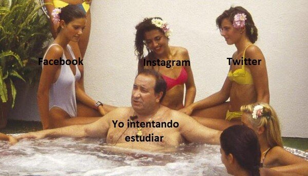 Meme_otros - Cada vez cuesta más estudiar con tantas redes sociales...