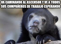 Enlace a va caminando al ascensor