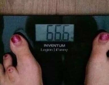 Meme_otros - Invocó un sexto dedo