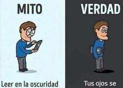 Enlace a Y ya si lo ves a oscuras y a través de un dispositivo te da un esguince cerebral