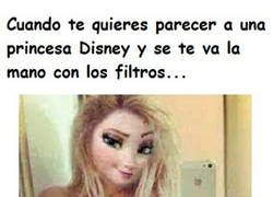 Enlace a Algunas se pasan tres pueblos queriendo ser princesas Disney...