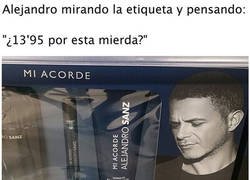 Enlace a Ni él compraría su propia colonia