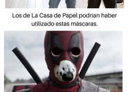 Enlace a Estos perros asomándose a través de la puerta pedían chops a gritos