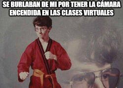 Enlace a Nadie parece un Adonis en una reunión por zoom