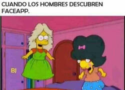 Enlace a Qué gracia les hace verse de mujeres...