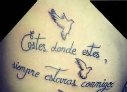Enlace a Igual al que se refiere sabe también dónde están las tildes porque la del tatuaje como que no...