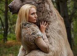 Enlace a Cuidado donde está metiendo las manos este 