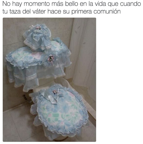 Meme_otros - Mientras tanto, en el baño de tu abuela...