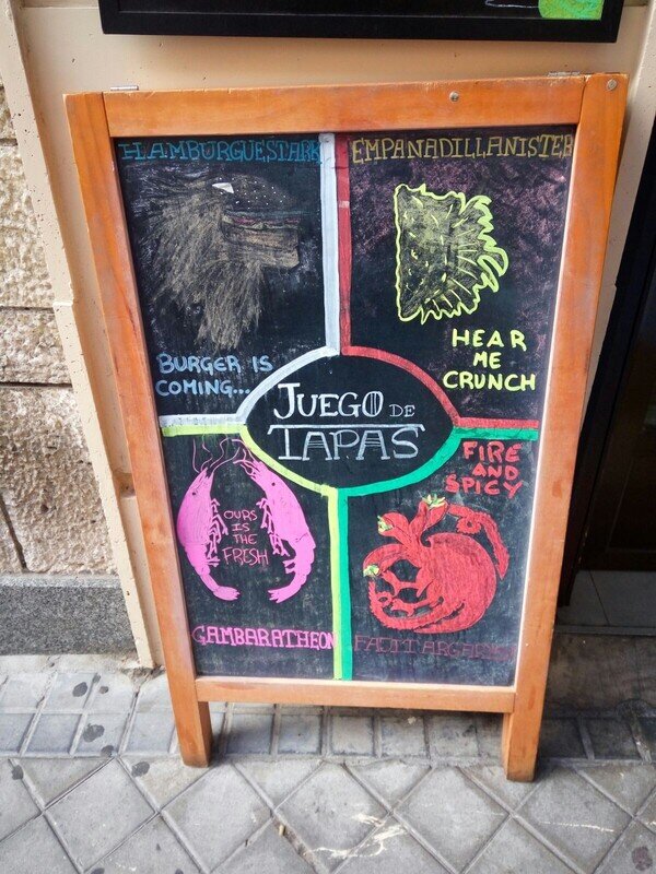 Meme_otros - Mientras tanto, en un bar de Madrid...