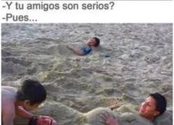 Enlace a Simulando un parto en la playa