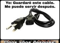 Enlace a Y ahora acumulo miles de cables inservibles