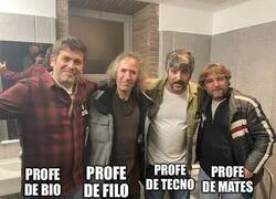 Enlace a Tus profesores haciéndose una foto en una excursión