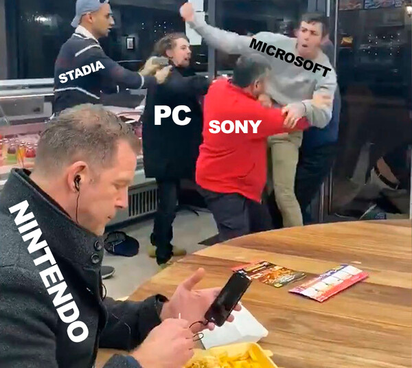 Meme_otros - La guerra de consolas ahora mismo