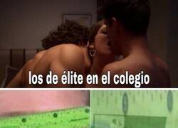 Enlace a Creía tener visión nocturna por mirar a través de la regla