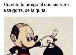 Enlace a Se cubre la cabeza por algo