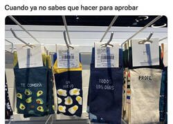 Enlace a Díselo con calcetines