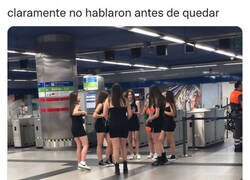 Enlace a Qué guapa la de negro