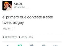 Enlace a Está tan confuso que se hirió a sí mismo