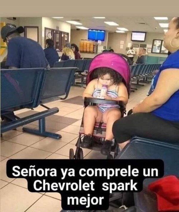 Meme_otros - La niña está ya para otro tipo de carros