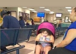 Enlace a La niña está ya para otro tipo de carros