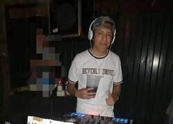 Enlace a No le den de beber al DJ