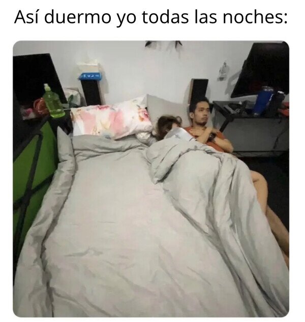 Meme_otros - Dormir en pareja es lo más bonito, decían...