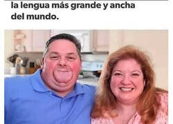 Enlace a Y ella, la mujer más feliz