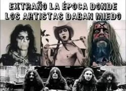 Enlace a Extraño esa época