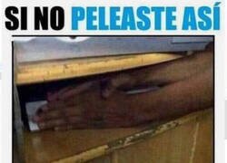 Enlace a Hermanos peleando por cambiar el canal