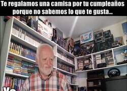 Enlace a Calcetines, camisas, colonia... sota, caballo o rey, de ahí no los sacas.