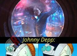 Enlace a Johnny Depp viendo Aquaman 2