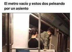 Enlace a Muy peleados no se les ve