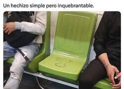 Enlace a Por alguna extraña razón, nadie se sienta ahí