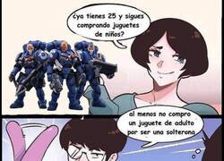 Enlace a Adultos comprando juguetes