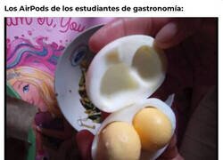 Enlace a Le han costado un huevo