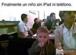 Enlace a Solo un niño disfrutando del momento